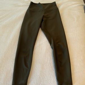 ALO yoga womens airlift leggings in green